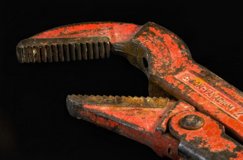 plombier-LE ROURET-min_pipe-wrench-318084